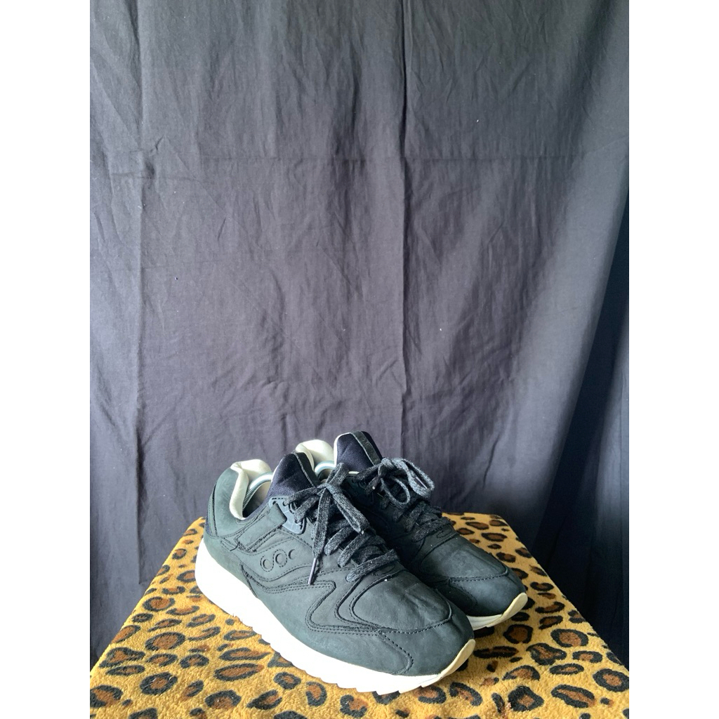 sepatu second size 44