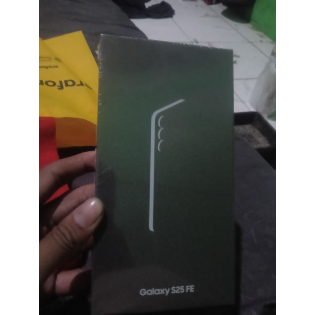 Samsung galaxy s25 fe 8/256 baru belum buka segel garansi resmi Erafone