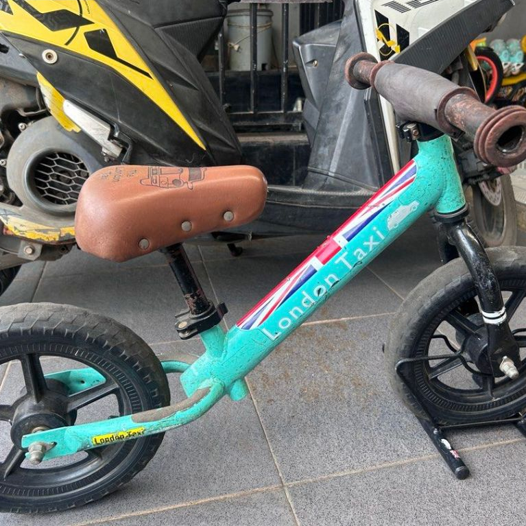 preloved london taxi balance bike/push bike