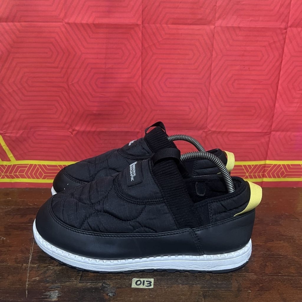 Sepatu hiking national geographic slip-on size 40.5