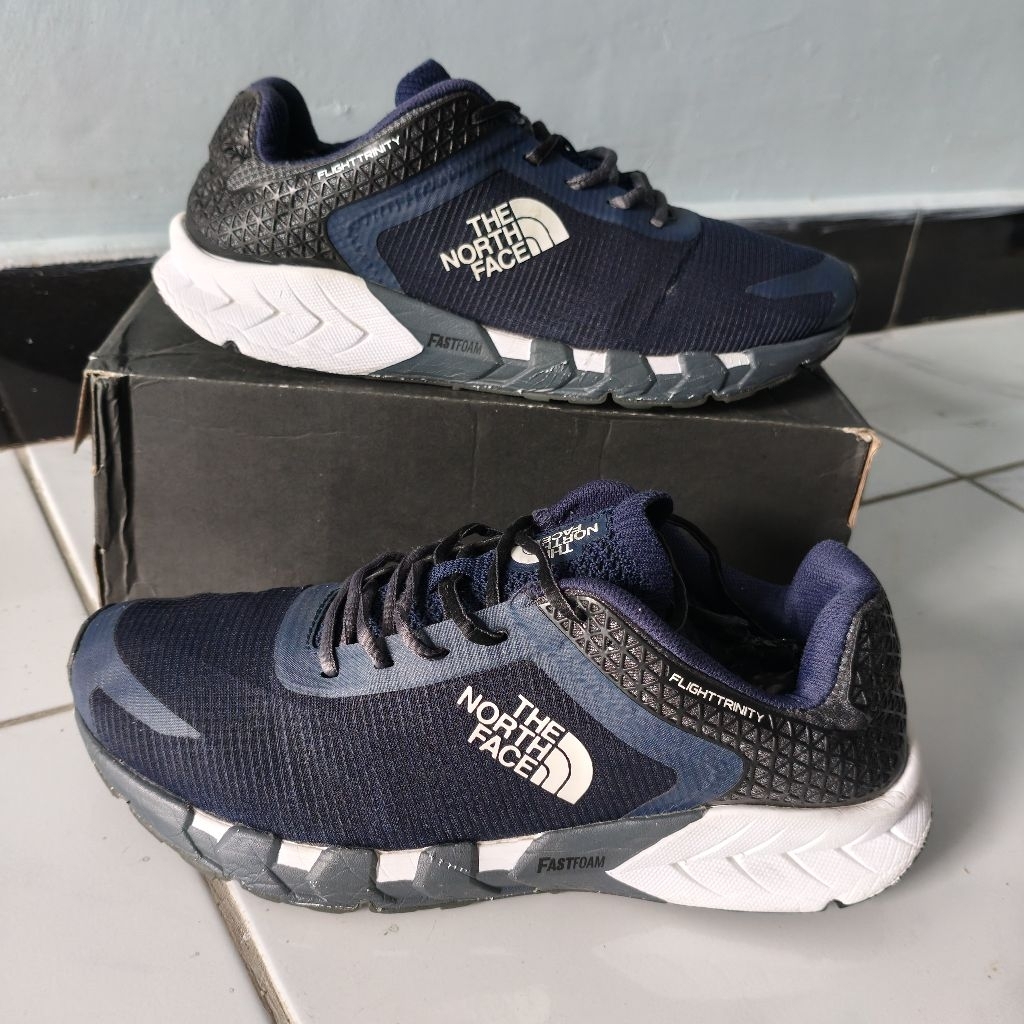Sepatu Outdoor TNF Navy sz 42 (second)