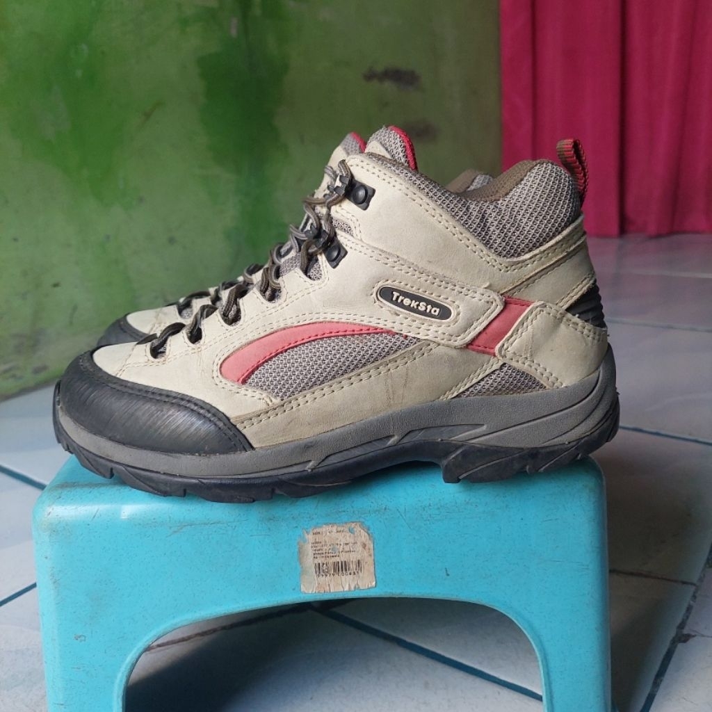 treksta sepatu hiking outdoor gunung