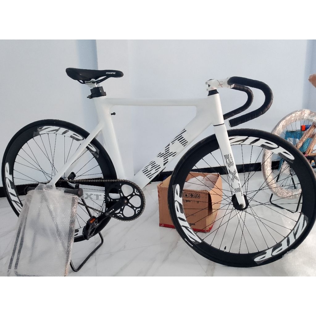 Fixie Bxt putih. doltrap