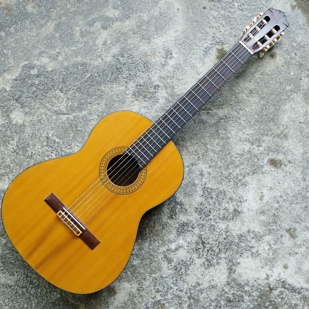 GITAR CLASSIC ORIGINAL YAMAHA C-390 / C 390 NYLON NILON SECOND MURAH