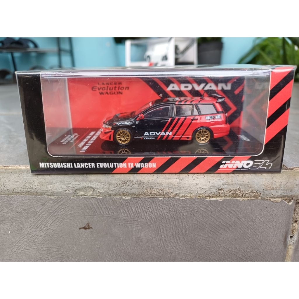 Inno64 Mitsubishi Lancer Evo IX Wagon Advan Livery Unsealed