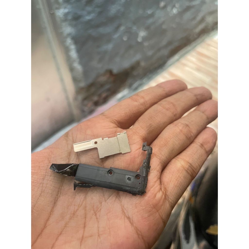plat besi dan plat hitam penahan mesin google pixel 7a ORI copotan