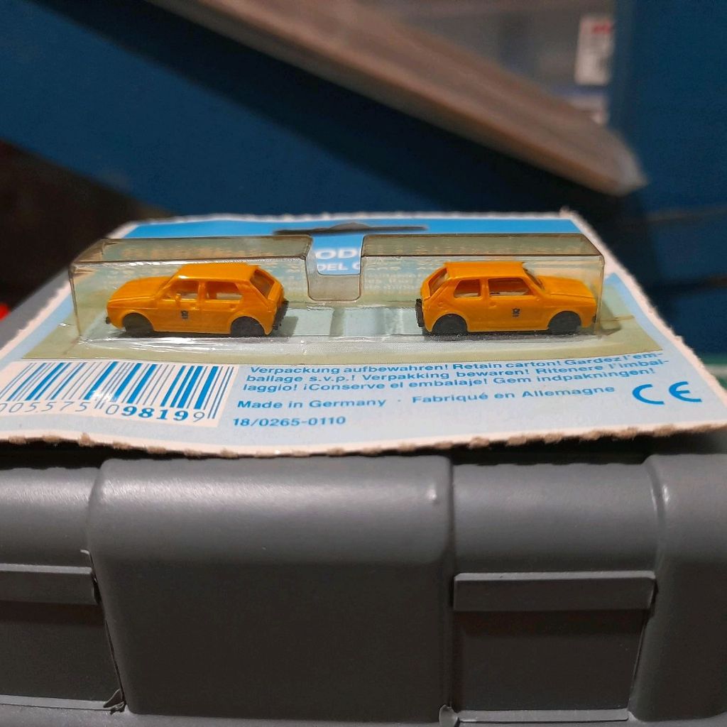 Fleischmann skala 1:160 (N Gauge) - Fleischmann 9819 sepasang VW Golf (WN16)