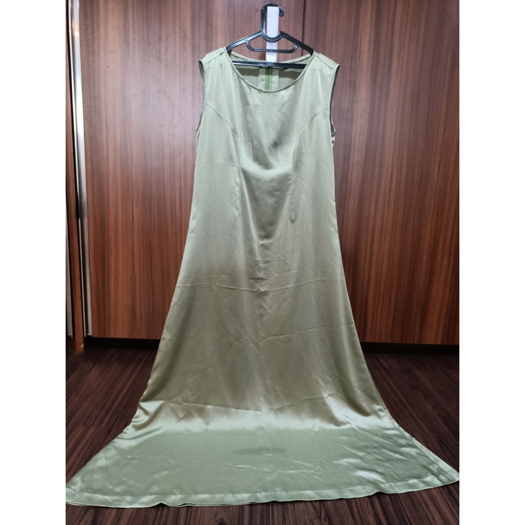 SATIN MAXI DRESS WANITA, OLIVE GARDEN, PRELOVED WOMAN CLOTHES.