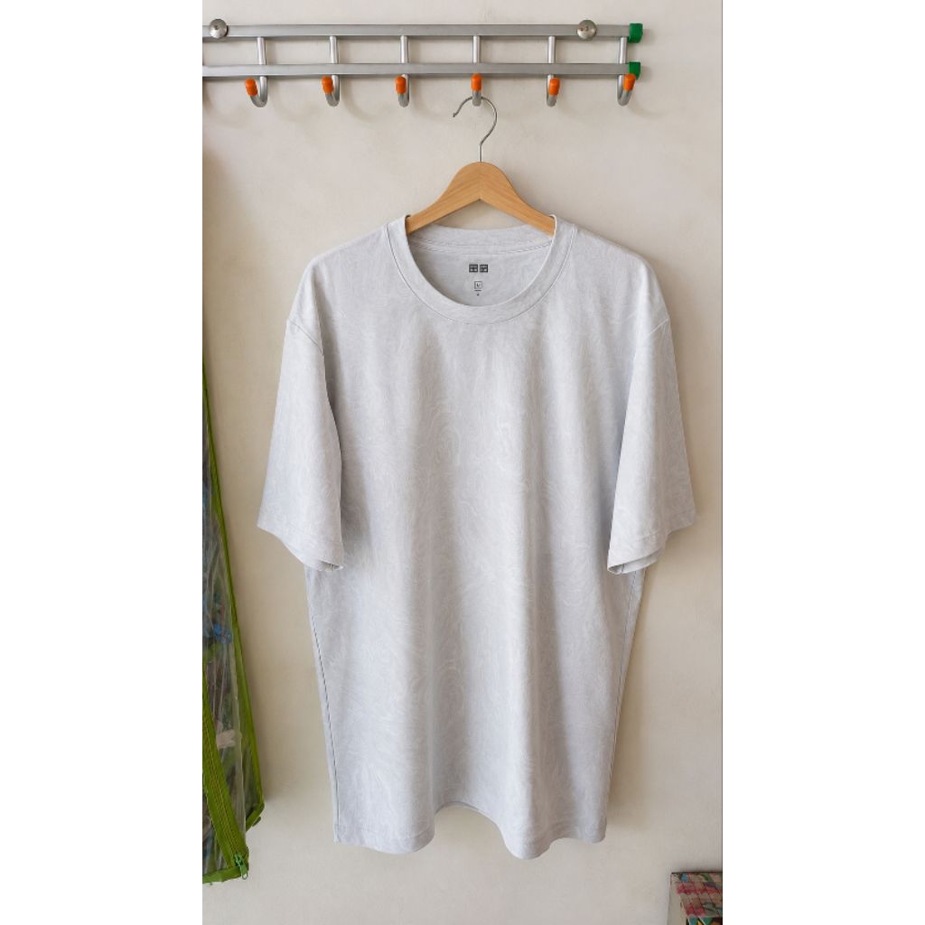 Kaos Uniqlo LightWeight