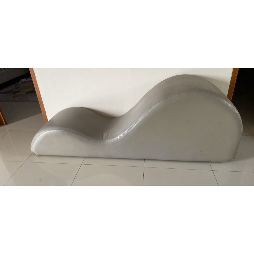 sofa kamasutra