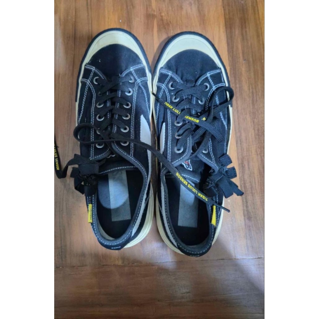 Sepatu compass FR 2 preloved