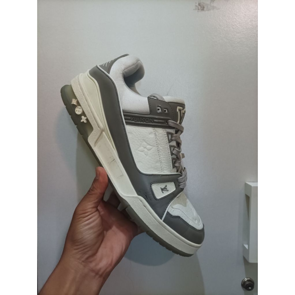 Sepatu Sneakers dewasa LouisVuitton import second
