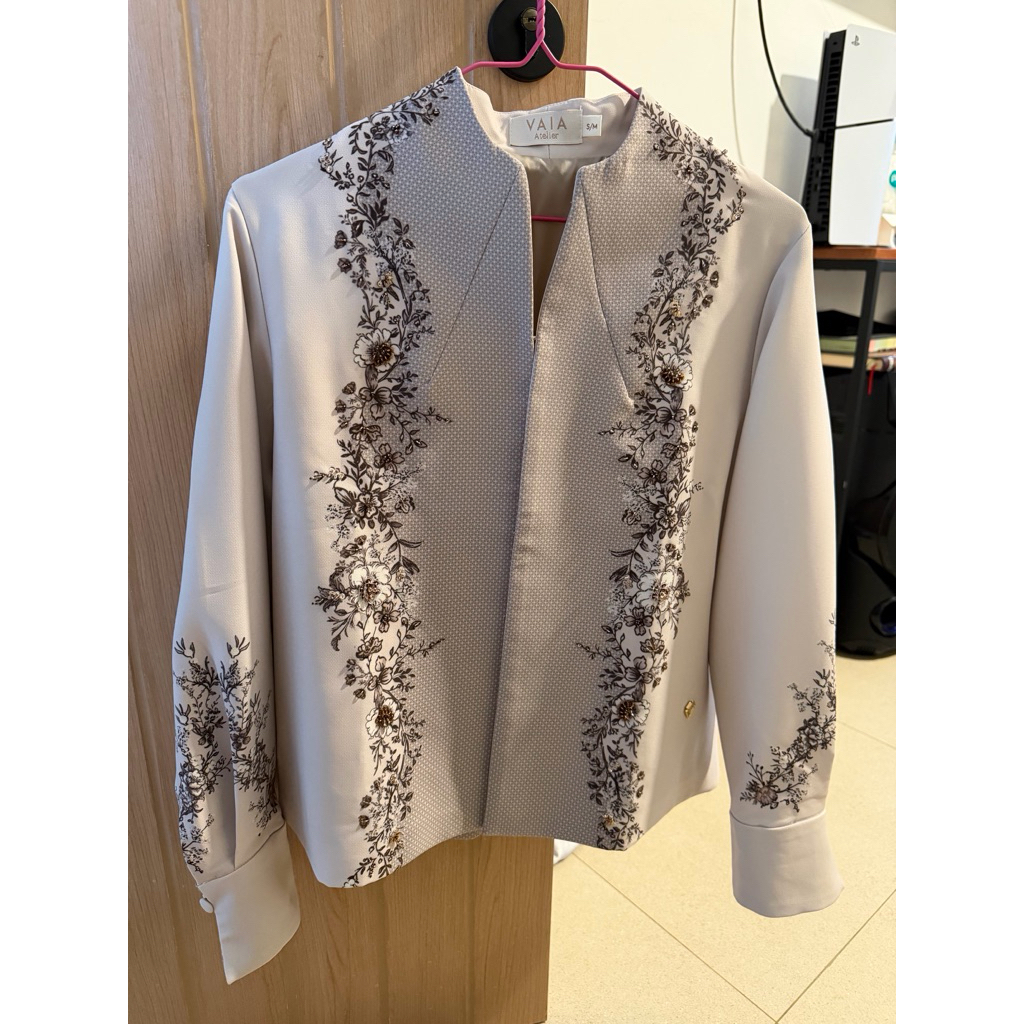 vaia atelier atasan outer wanita