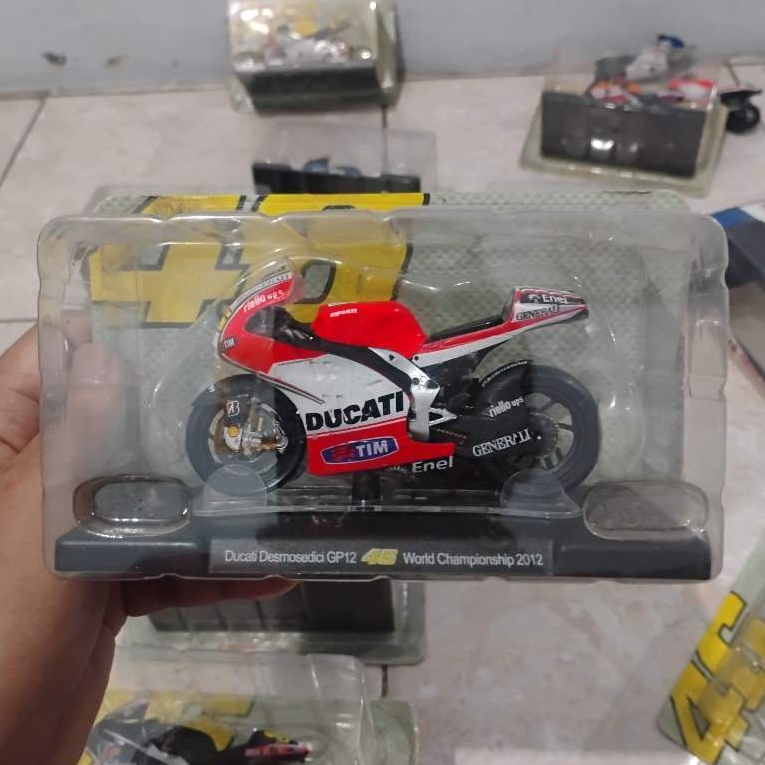 Diecast Miniatur MotoGP Leo Models 1:18 Valentino Rossi Ducati Team 2012