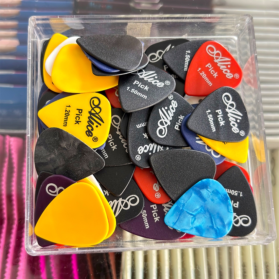 Pick Gitar Bahan Karbon pick gitar berkualitas pick gitar tebal pick gitar tipis pick gitar kerang