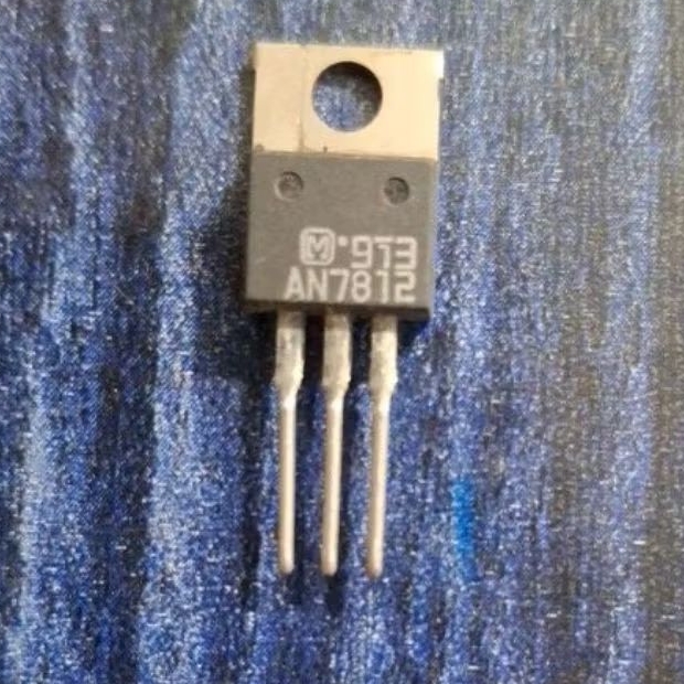 IC AN7812