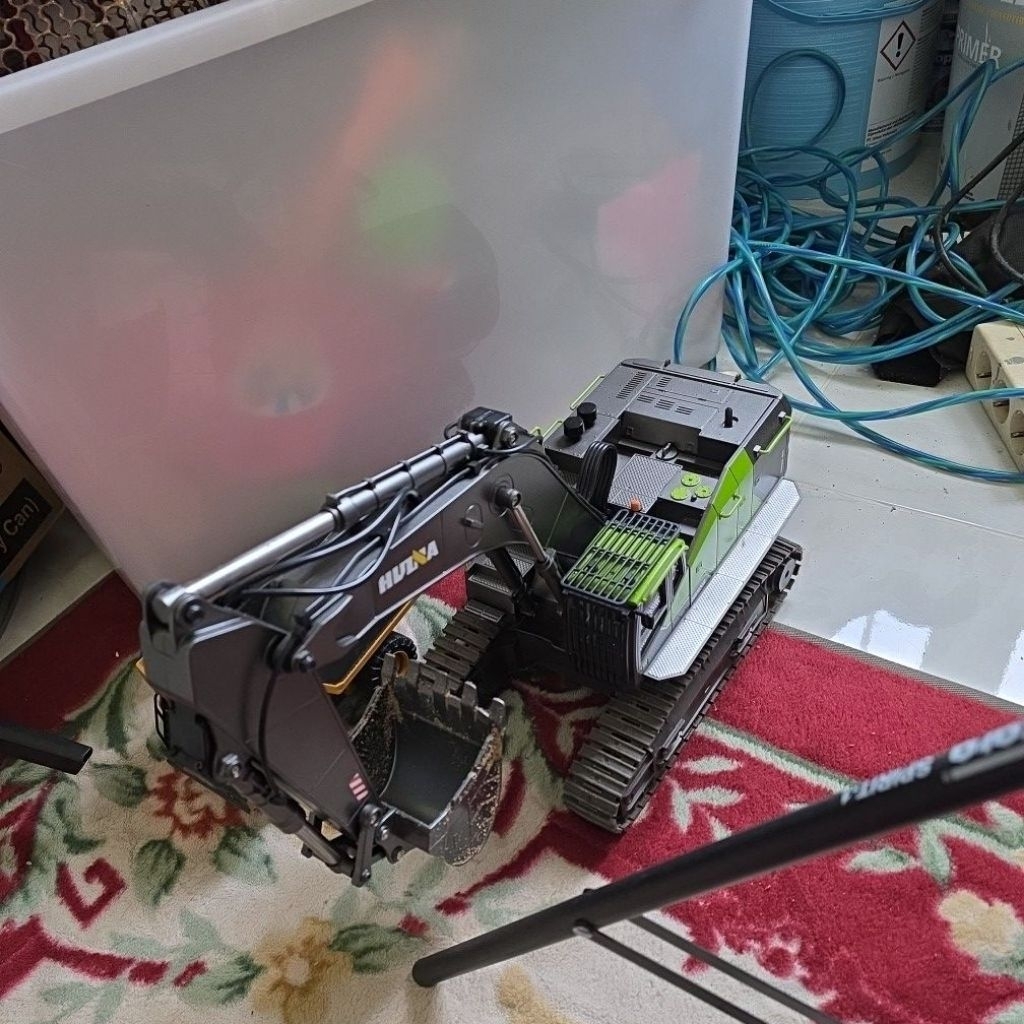 RC hexcavator huina 1593