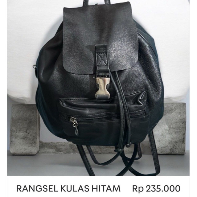Tas Ransel Kulas Hitam dengan Kantong Depan Resleting dan Tali Serut