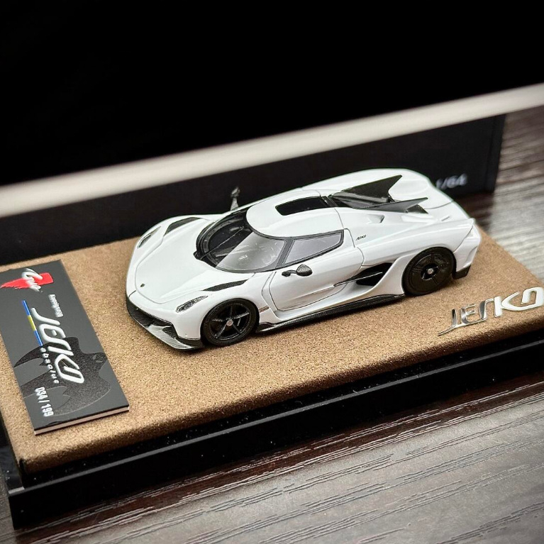GUO KOENIGSEGG JESKO ABSOLUT PROTOTYPE WHITE HOLO 08 LIMITED EDITION RESIN 1/64 GUO KOENIGSEGG JESKO