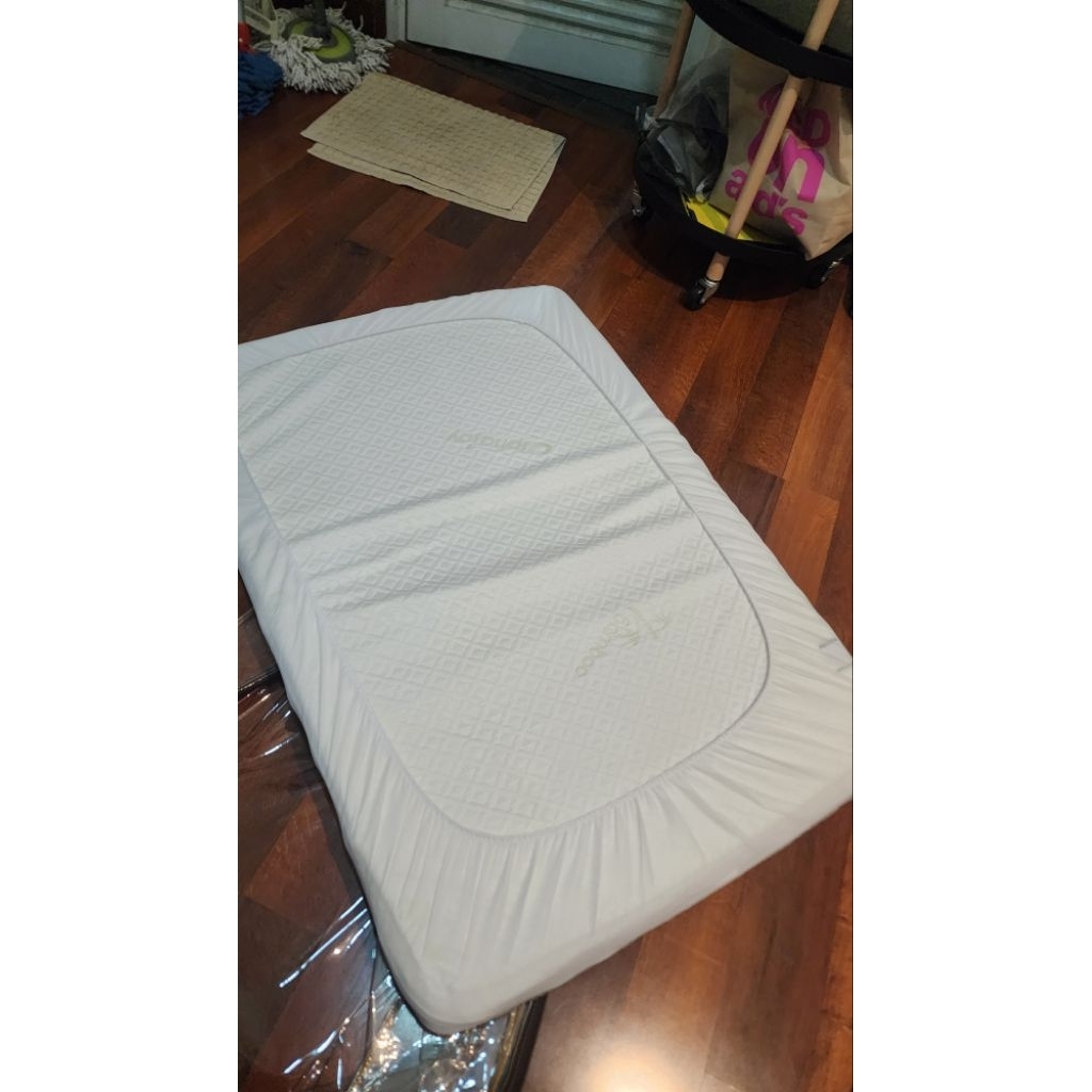 preloved alphajoy medee bamboo baby matress 100% latex size 95x65 + bonus sprei bayi bamboo
