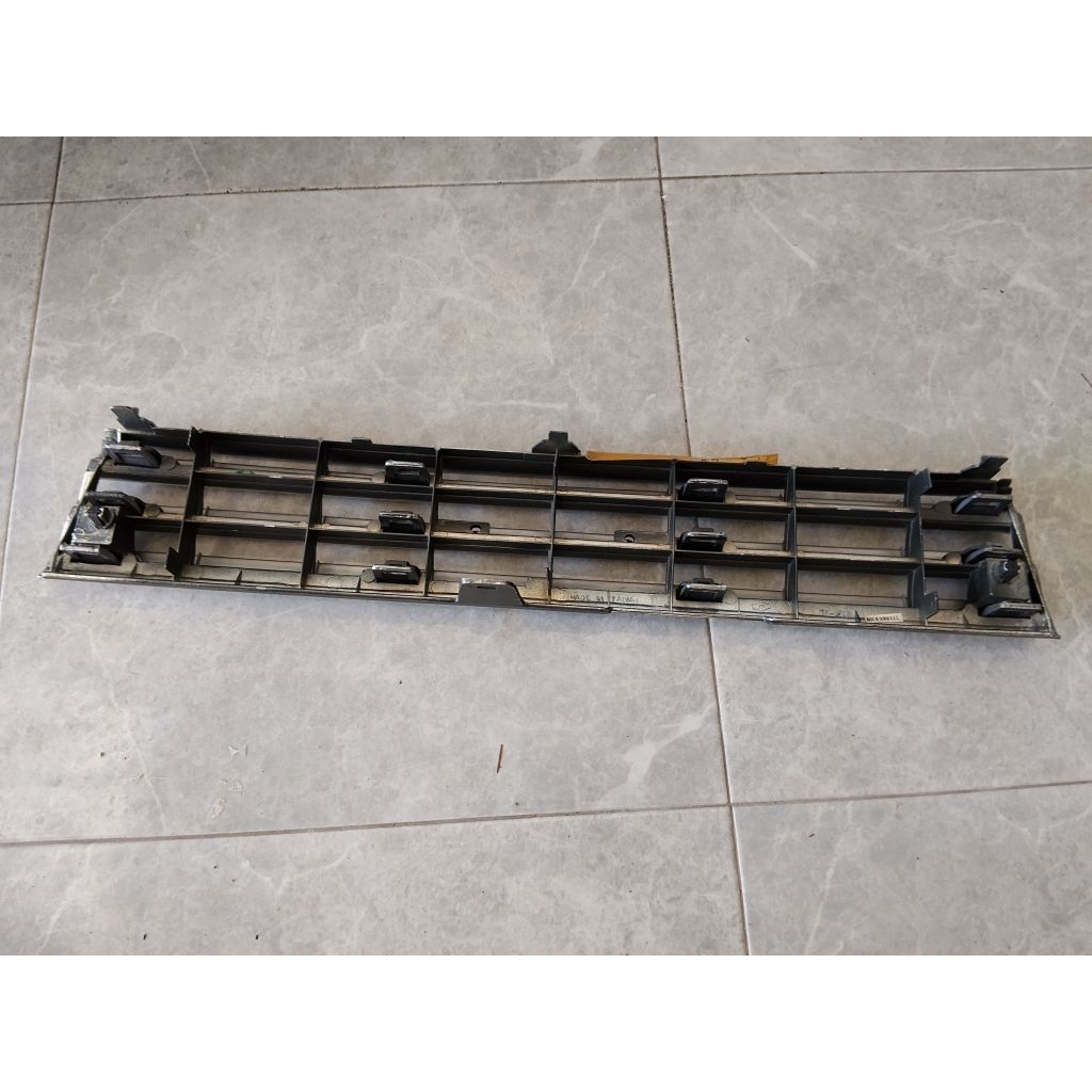 TOYOTA Corolla twincam liftback AE92 grill depan baru