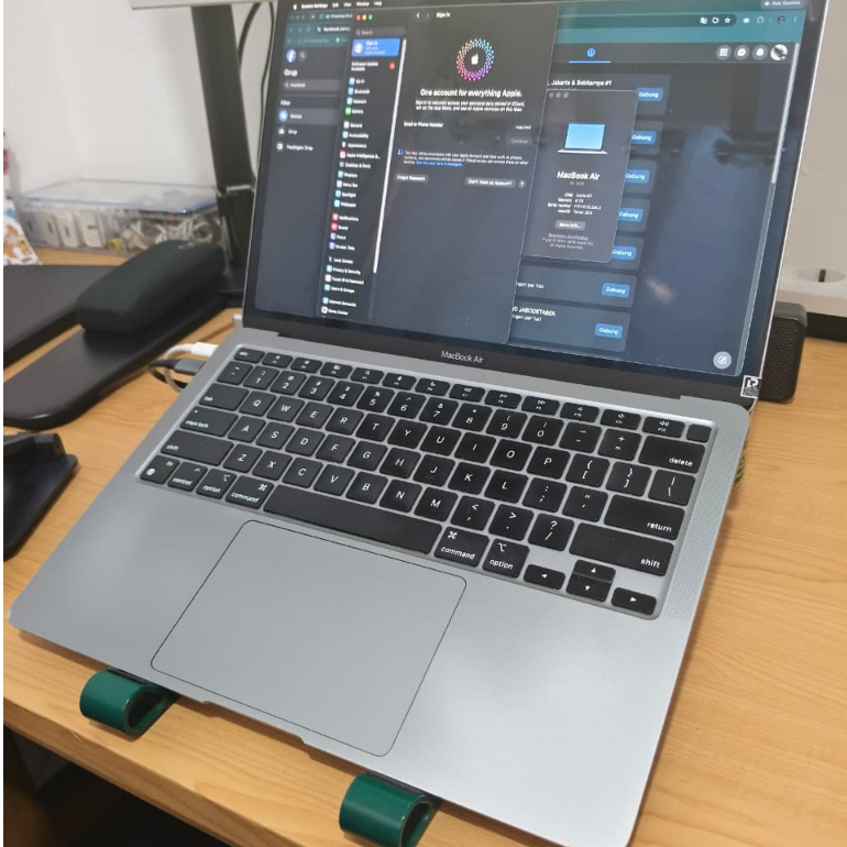 MacBook Air (M1, 2020)