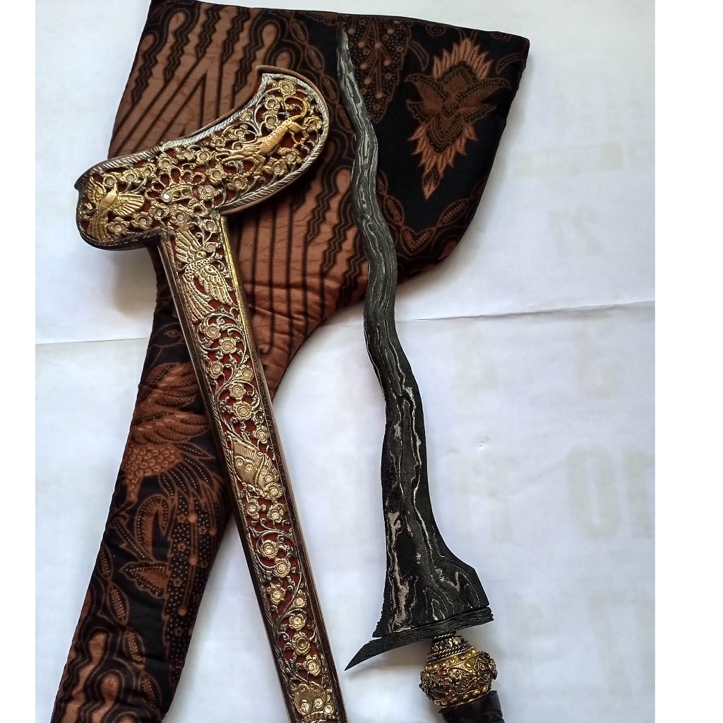 Keris Sepuh Jaran Guyang Pamor Ngulit Semongko Warangka Topengan FREE Singkep batik ADA SERTIFIKAT T