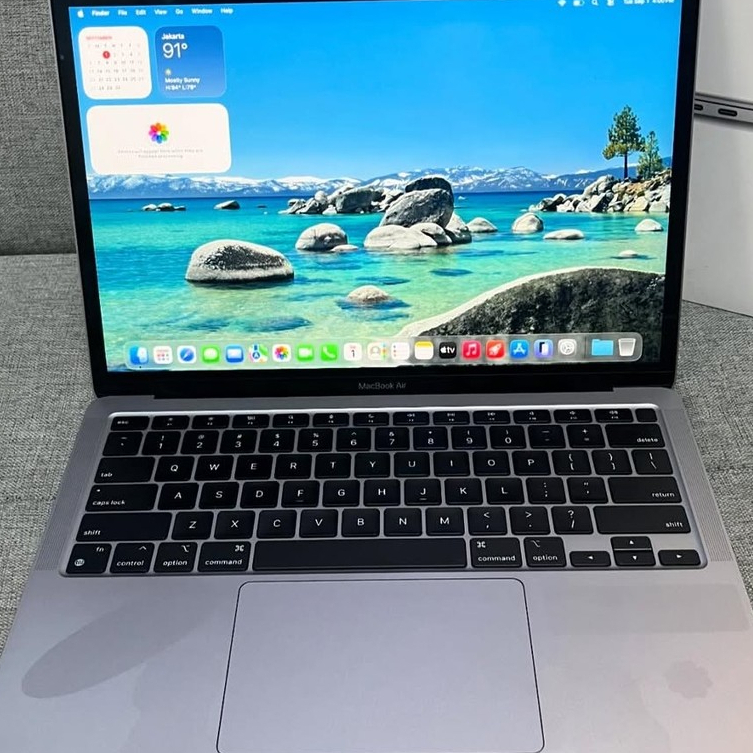 Macbook Air M1 2020/Apple M1/Retina Display/ RAM: 8 LPDDR4/SSD: 256