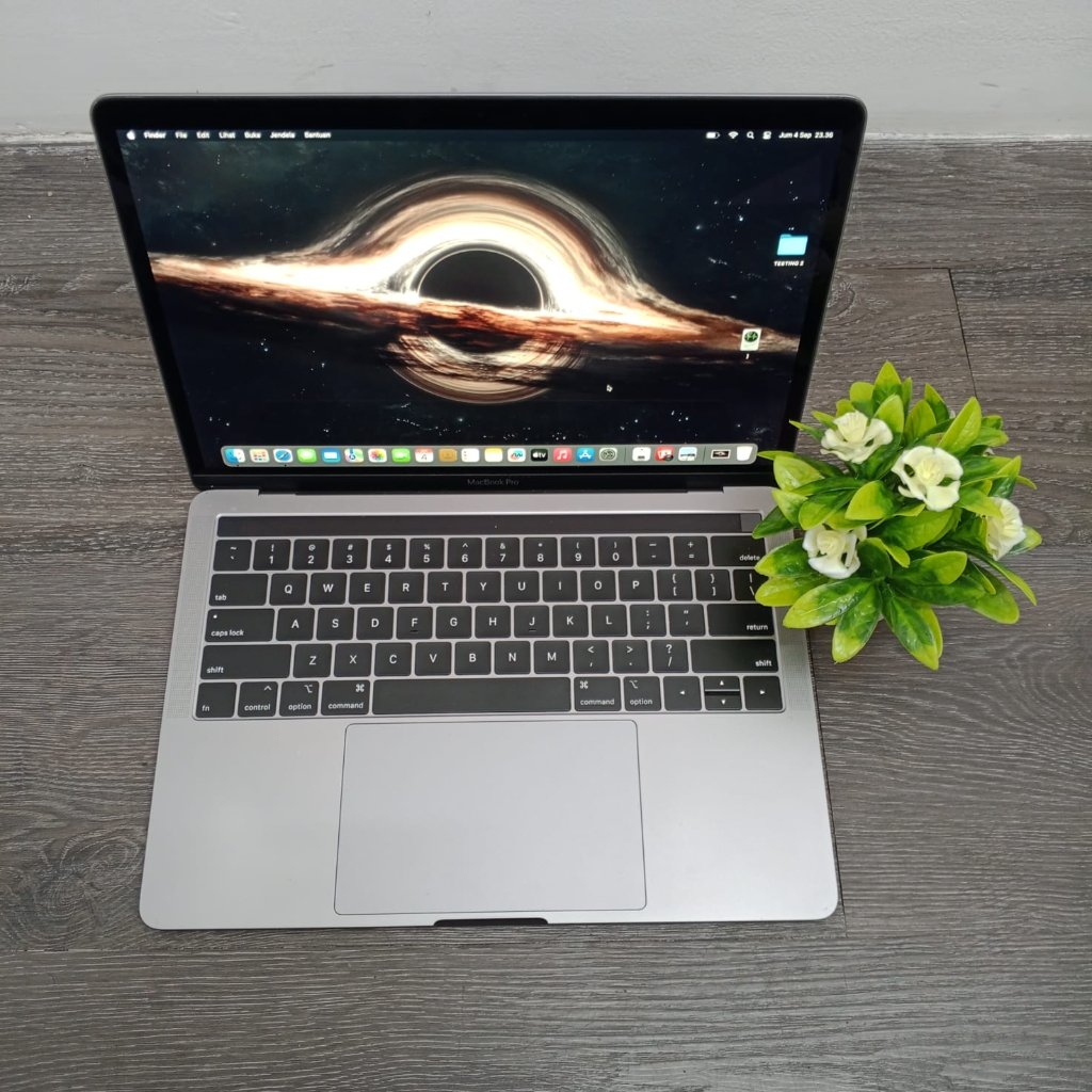 MacBook Pro 13 inch 2019 intel core i7 RAM 16GB SSD 256GB second mulus