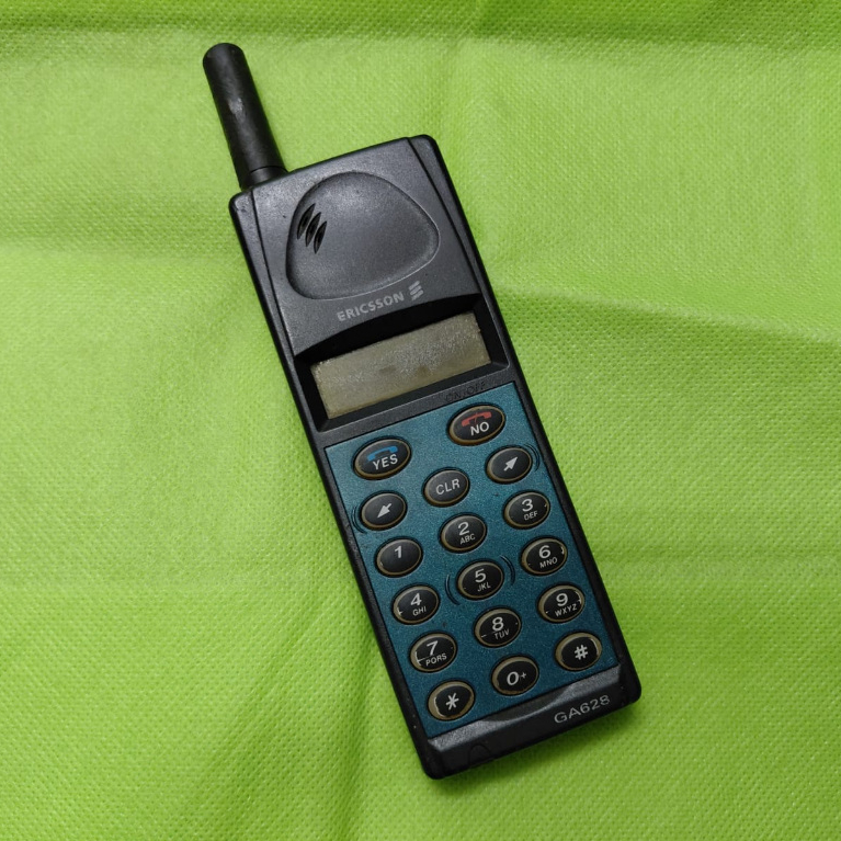 Hape Jadul Ericsson GA628 Minusan EMR009 Untuk Bahan Koleksi Pajangan Kanibalan