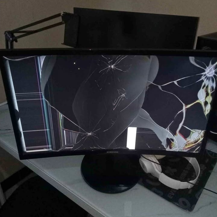 Samsung 24inch Gaming Monitor Curved (layar pecah)