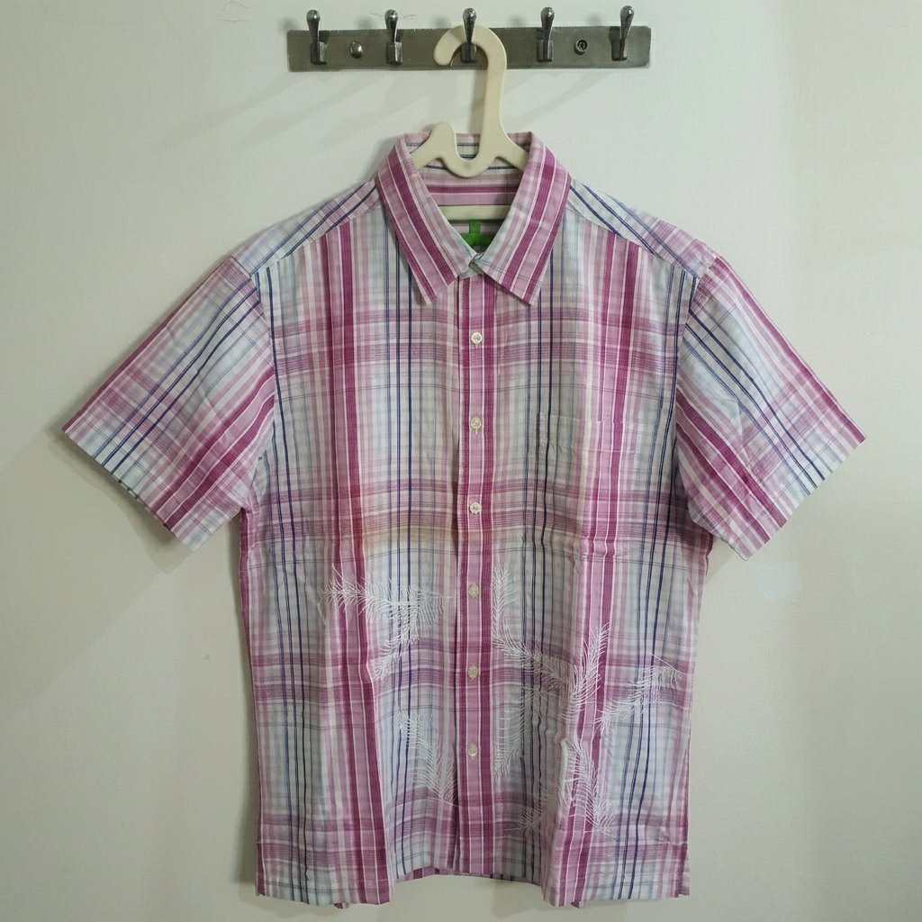 (Preloved) Kemeja Bossini Lengan Pendek Motif Garis Merah Muda Pink Size L (55cm x 72cm)