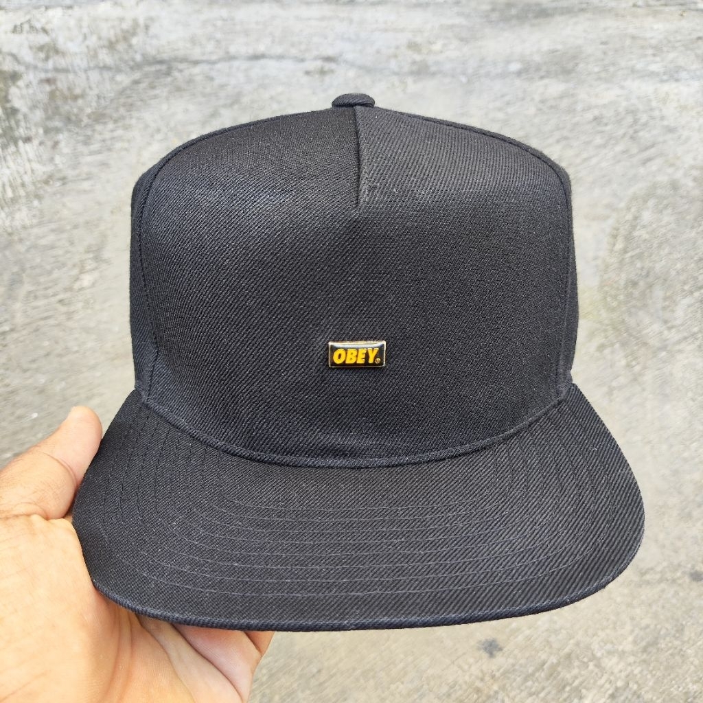 topi obey