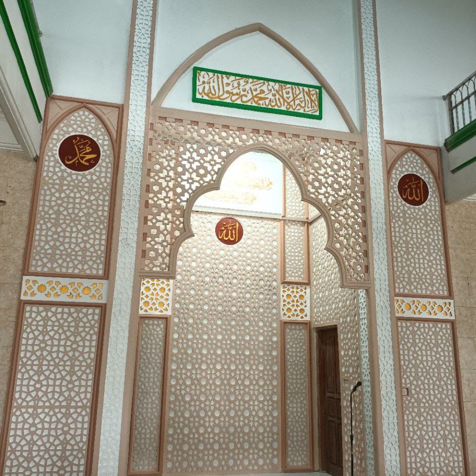 MIHRAB GRC KRAWANGAN ISLAMI UNTUK MASJID DI PINANG, KELURAHAN PANUNGGANGAN – KOTA TANGERANG