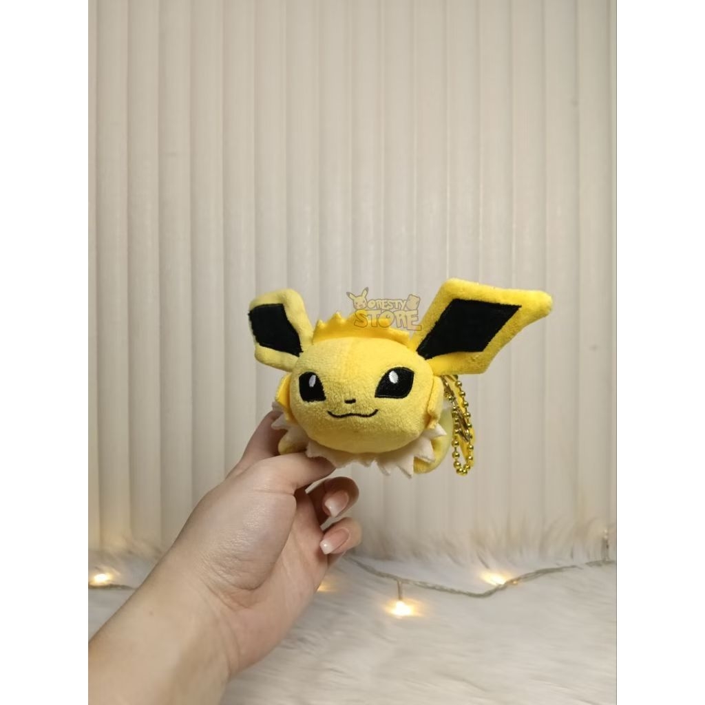 Gantungan Pokemon Jolteon Kuttari Beanie - Pokemon Center