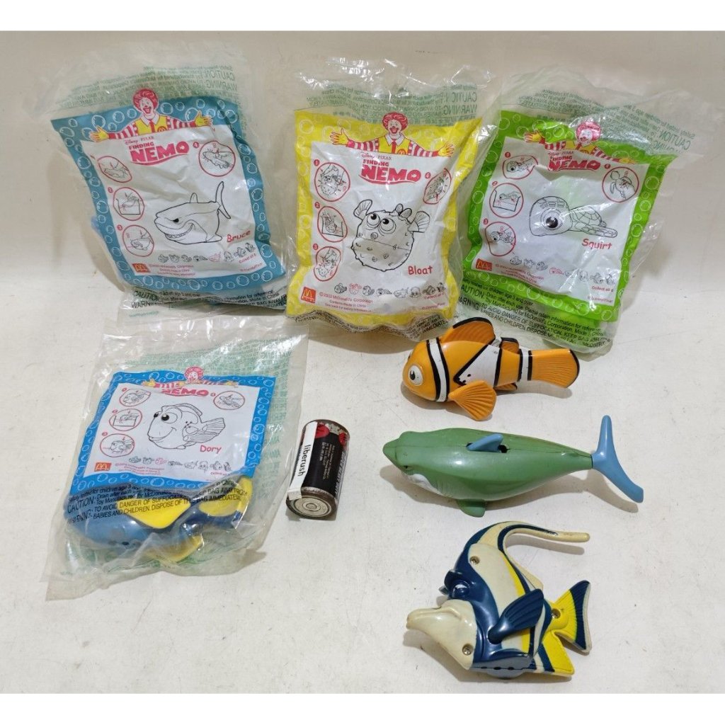 Set vintage happy meals mcd finding nemo gill bruce shark , squirtle sea turtle , marlin clown fish 