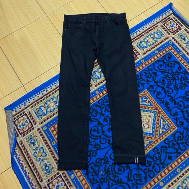 Celana Jeans Uniqlo Selvedge Original Black Color - size 36