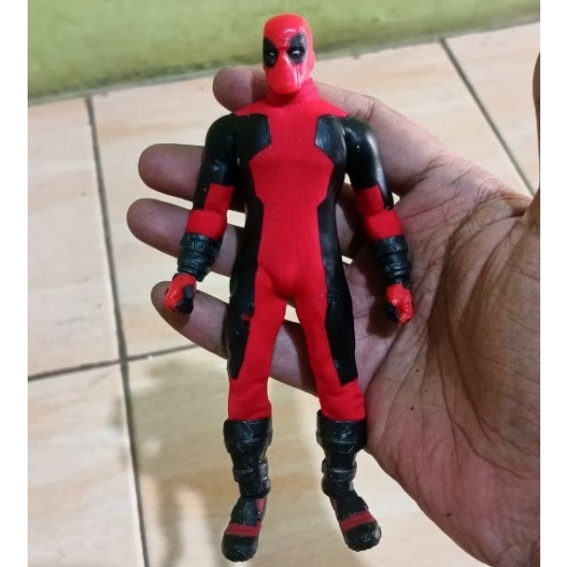 mezco Deadpool kw