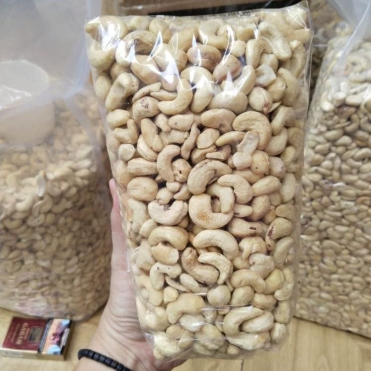 Kacang Mede Utuh mentah 1kg / Kacang Mede utuhMentah