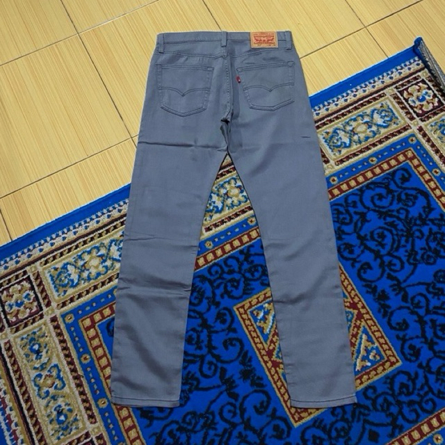 Celana Chino Levis 512 Grey Color - size 32