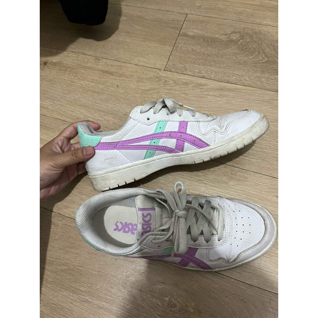 preloved asics sneakers