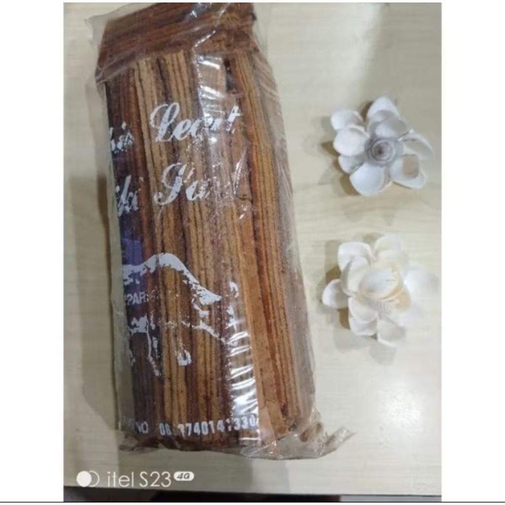 

pinggiran lapis legit kering Niki Sae senjoyo semarang