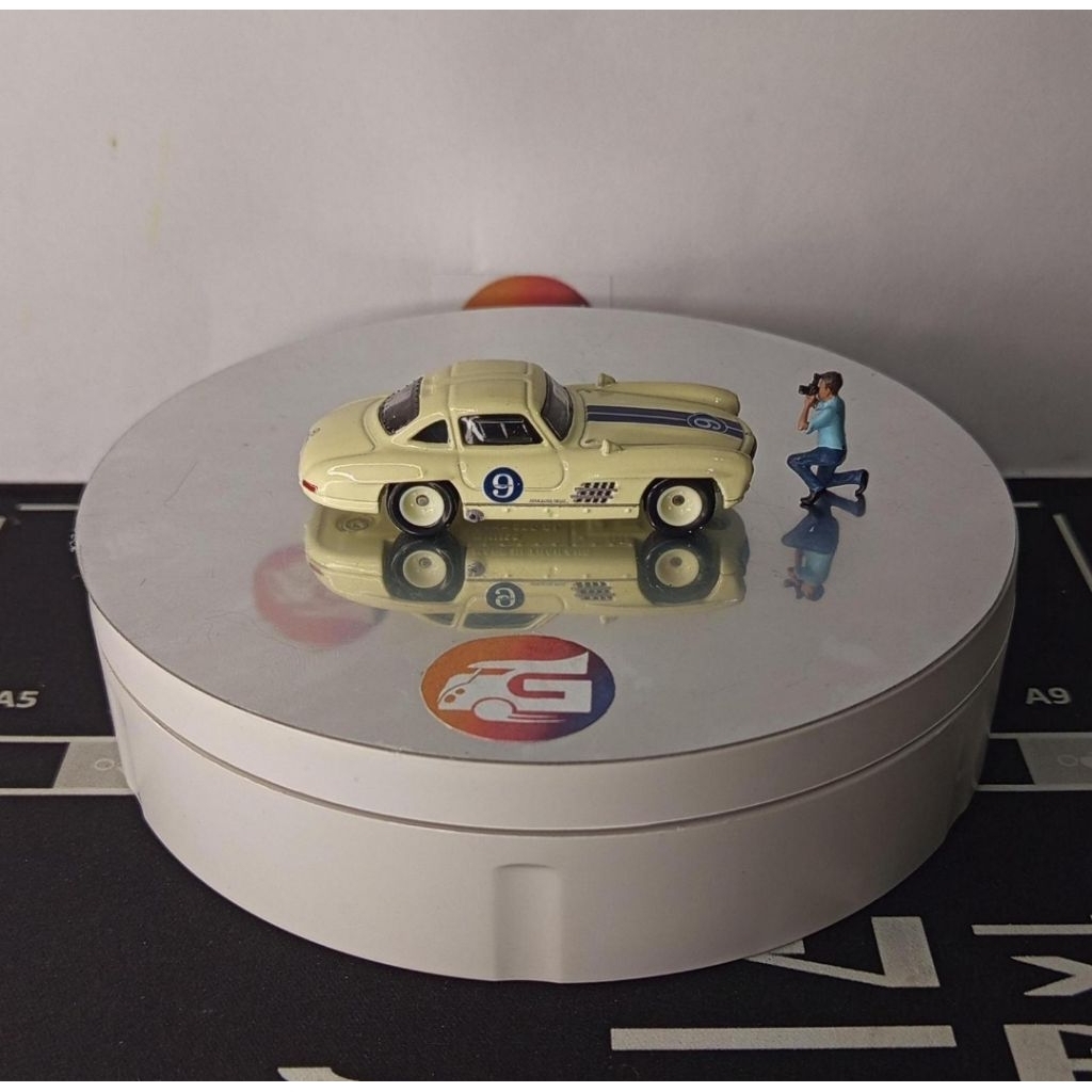 Hot wheels premium mercedes benz 306 SL loose from diorama mercedes