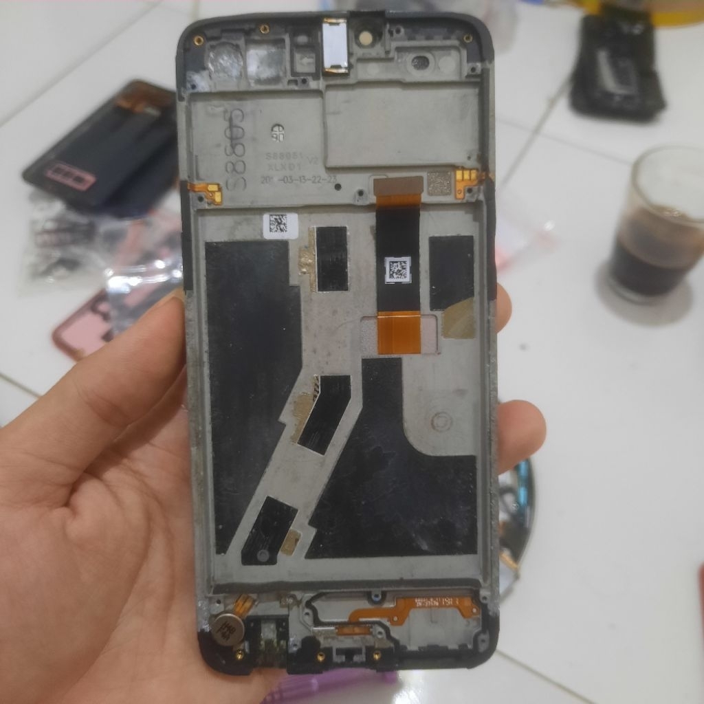 FRAME/TULANG TENGAH/TATAKAN LCD OPPO A3S CPH 1853 COPOTAN