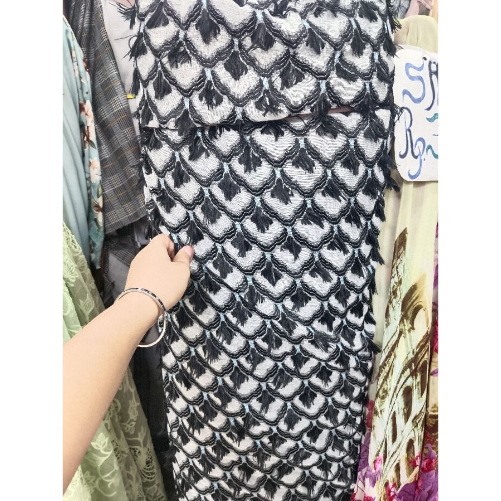 Kain sifon bulu  motif terbaru /bahan kebaya dan kombinasi tari (harga , 50/m)