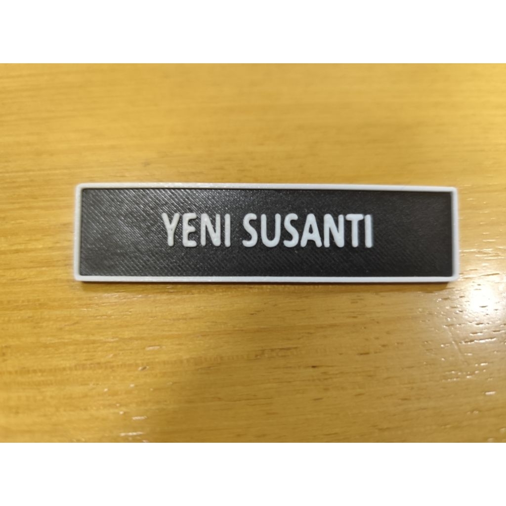 

Name tag timbul