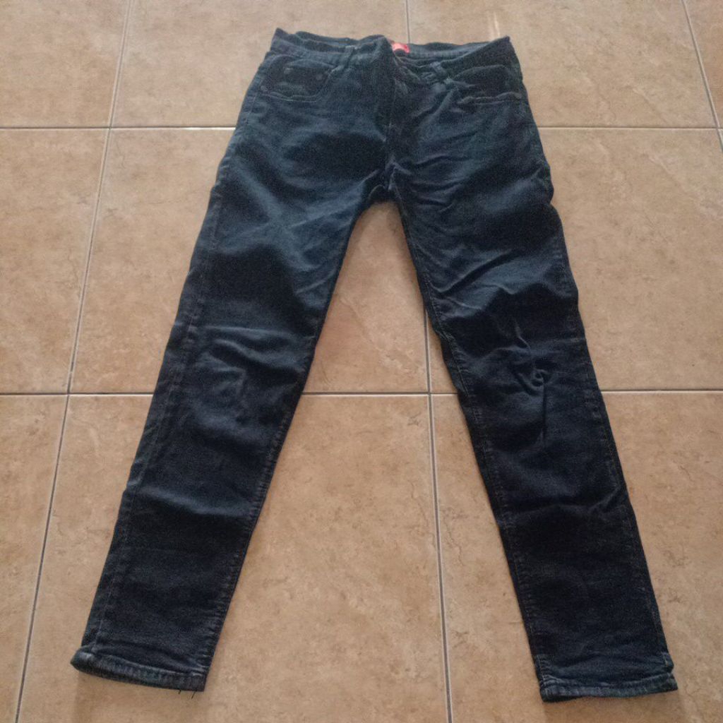 {Preloved} celana jeans diesel ladies hitam size M