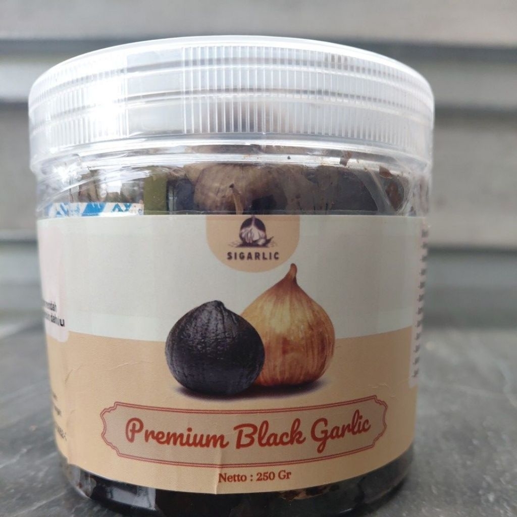 

Bawang Hitam Tunggal (Black Garlic) Solo black garlic