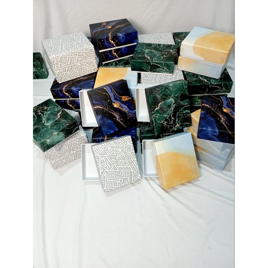 

hardbox uk. 12x10x4 cm, box parfum, box skincare, box kado, gift box