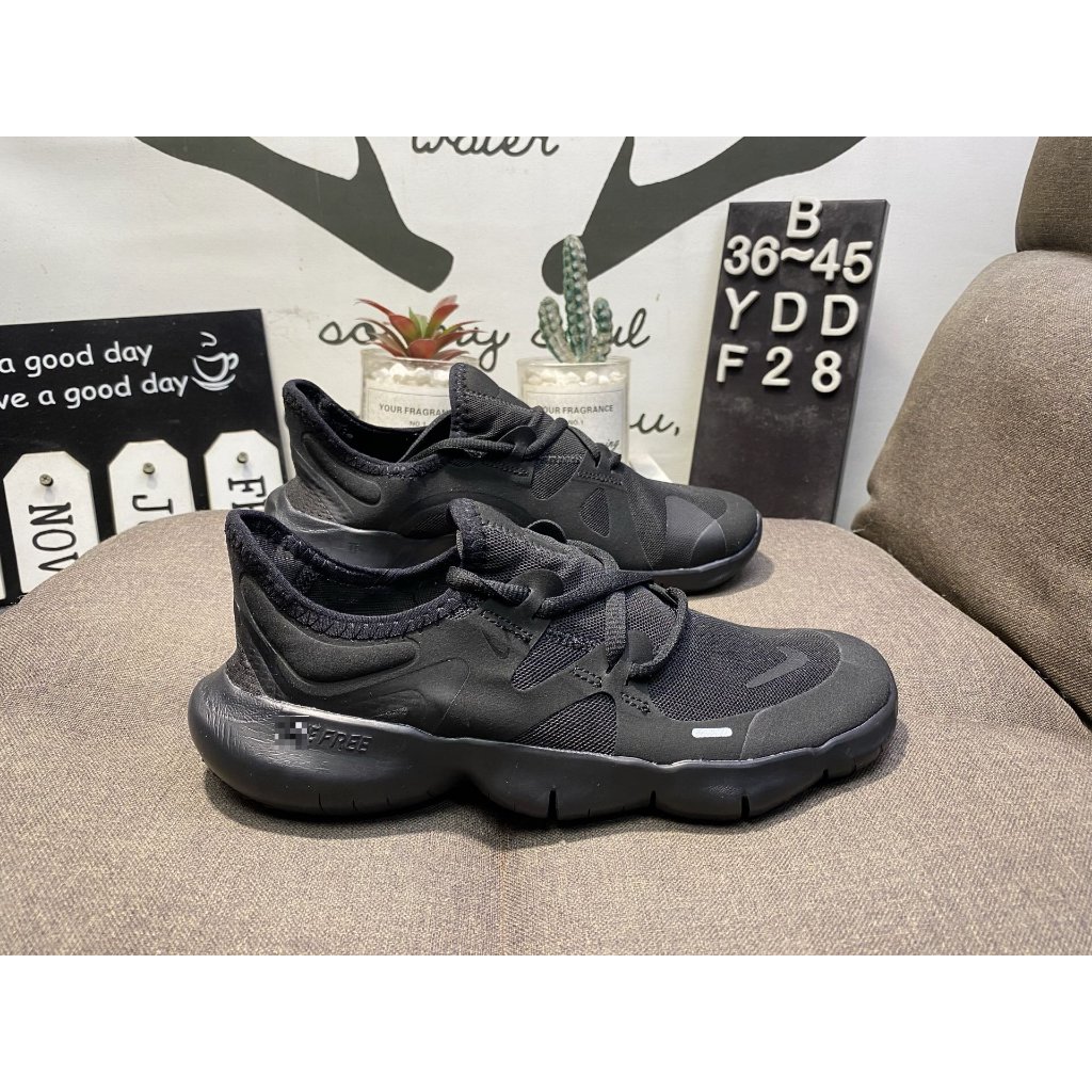 RN FLYKNIT RN 5.0 Gratis Sepatu hiking, olahraga, dan lari yang bernapas, ultra-lembut, dan ringan.